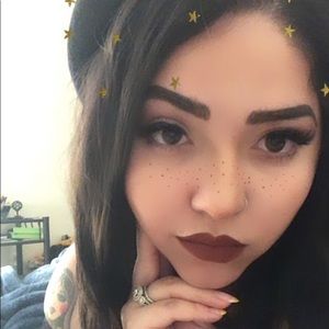 Meet your Posher, Monique